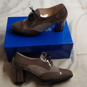 Mot-cle new sz 7.5 patent leather and suede heels.